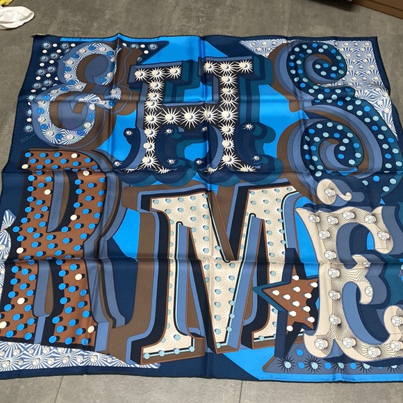 BNWT Authentic Hermes 90cm silk scarf - Hermes Electrique - Picture 1 of 4